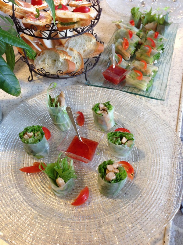 生春巻きを素敵な前菜に ガラスの大皿に盛り付けました 我が家のおもてなし