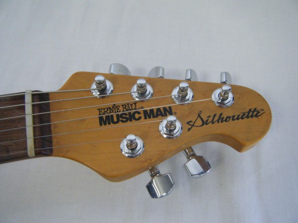 ミュージックマンシルエット ピックガード