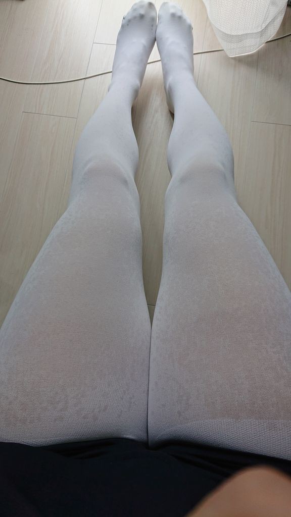 白タイツ散歩 タイツを履いて