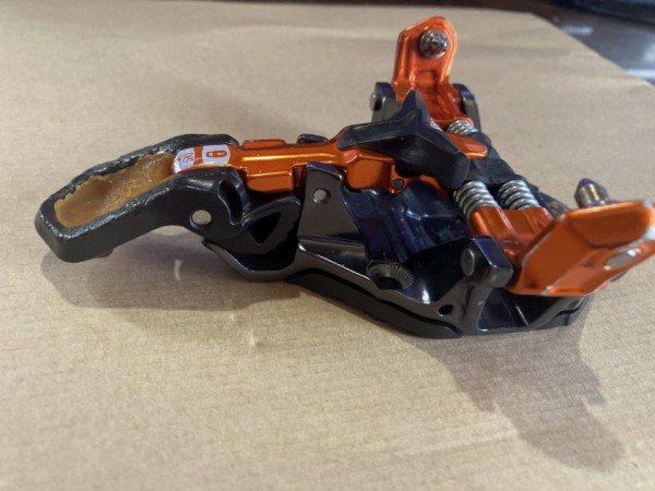 G3 ion12 片方破損 G3 ion12 片方破損 テックビンディング G3 ION 12 への交換作業