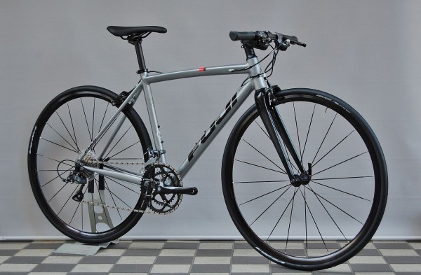 Fujit MADCAP クロスバイク 700C Fujit MADCAP クロスバイク 700C ﾌﾗｯﾄﾊﾞｰﾛｰﾄﾞ】FUJI MADCAP 入荷