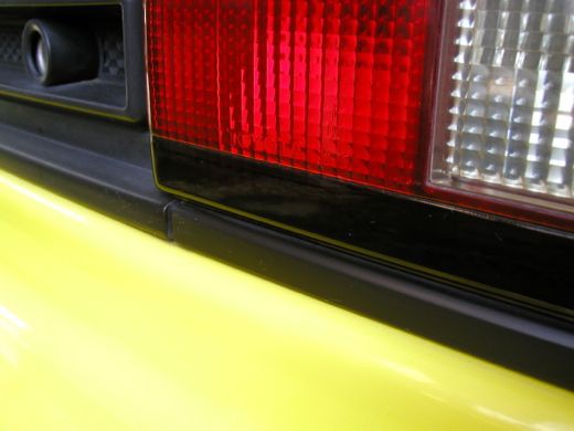 白化した黒樹脂パーツをメラミンスポンジで復活 ブツぶつブログ