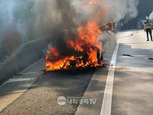 動画 韓国 ヒュンダイの高級車 ジェネシス 納車6日で走行中に突然燃える はちま起稿