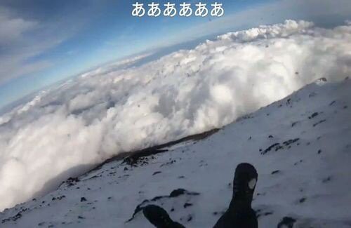 富士山で生放送中に滑落死した男性 日本人初 のダーウィン賞を受賞してしまう はちま起稿