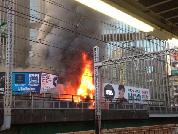 Jr有楽町駅前で火災が発生 3階建てのゲームセンターが全焼し 東海道新幹線が見合わせに はちま起稿