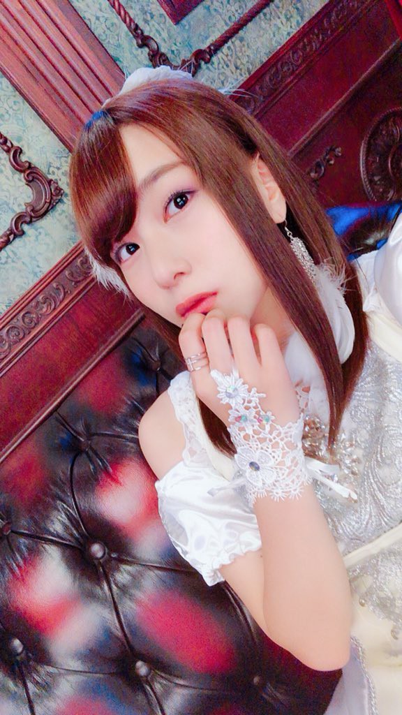 新人女性声優さん 茶髪にピアスの画像を投稿 オタク 男がいると宣言しているようなもの あなたはお終いです はちま起稿