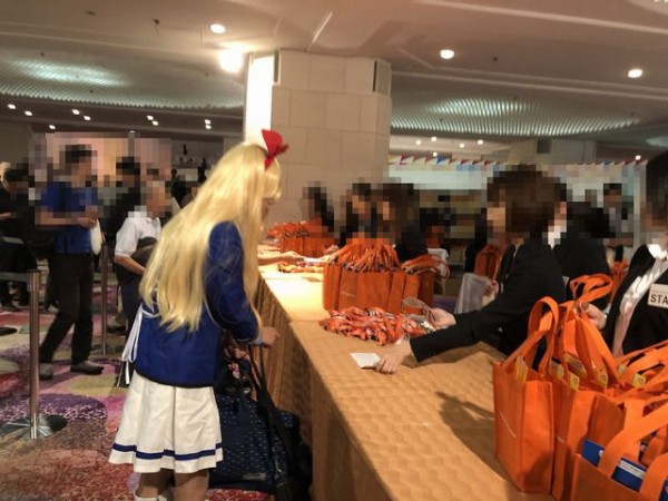 悲報 バンダイナムコ株主さん とんでもないコスプレで株主総会に来場してしまうｗｗｗｗｗ はちま起稿