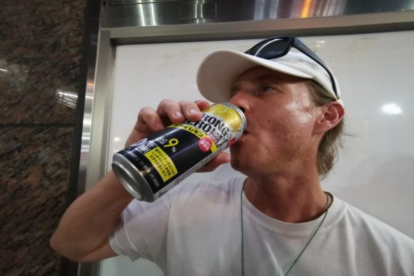 マジで魔剤 アメリカ人が初めて ストロングゼロ を飲んでみた結果ｗｗｗｗｗｗｗ はちま起稿