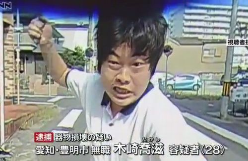 フロントガラスを叩き割る男 のクソコラ動画が増殖中wwwwww はちま起稿 フロントガラスを叩き割る男 のクソコラ動画が増殖中wwwwww はちま起稿