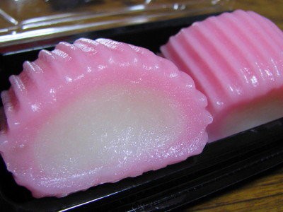 すあま という謎の餅菓子 知ってる 関西人は誰も知らない どう見てもかまぼこやんけ はちま起稿