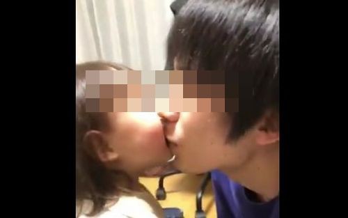 ツイッター民が公開した パパと赤ちゃん娘が口でチューしてパパ大喜び 動画に賛否両論 ほのぼの 性的虐待 虫歯菌 ファーストキス奪うのは引く はちま起稿