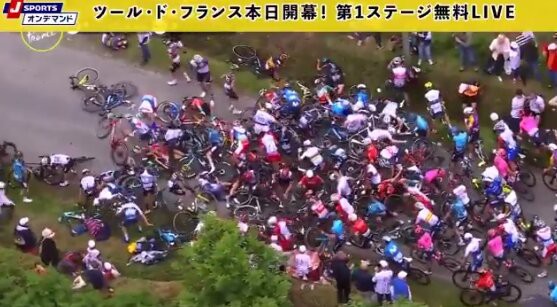 動画 自転車レース ツール ド フランス で大事故発生 先頭グループが落車し選手が雪崩のように崩れる はちま起稿