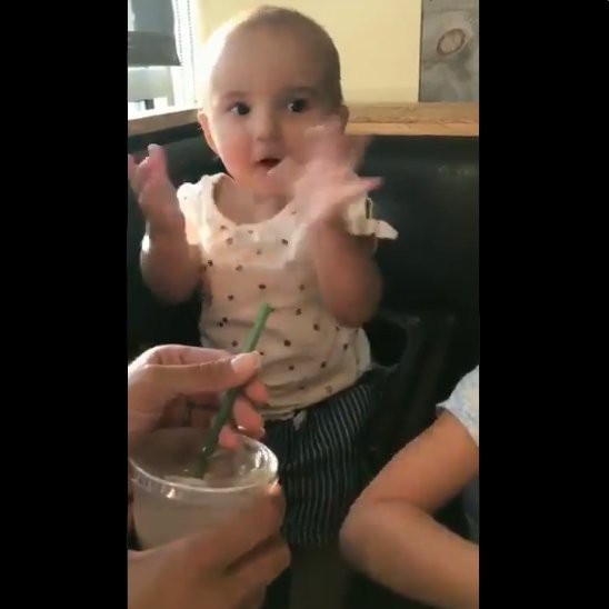 チョコレートミルクを1歳児に初めて飲ませてみた結果 リアクションが面白すぎだと話題にｗｗｗｗｗ はちま起稿