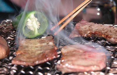 焼肉屋は煙だらけなんだから禁煙にする必要ない ネットで議論に はちま起稿