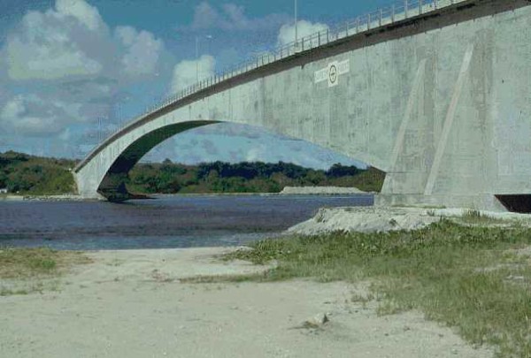 Former_Koror-Babeldaob_Bridge1