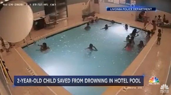 2歳の男児が混みあったプールで溺れているのに 真横の人すら気付かない事実が教えてくれる教訓 ハトポ