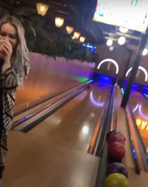 神業の様なトリックショット ボーリングが下手すぎてミラクルを起こしてしまう女性 ハトポ