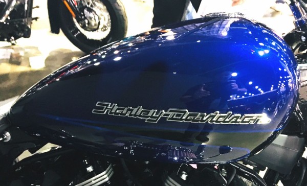 ハーレーダビッドソン タンク 青 ミルウォーキー H-Dミーティング 2020 その7 カスタムカラー