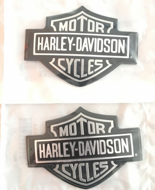 ステッカー ハーレーダビッドソン エンブレムデカール H-D とんでもなく B&S LOGO エンボス CG9107 プラスチック製  Harley-Davidson