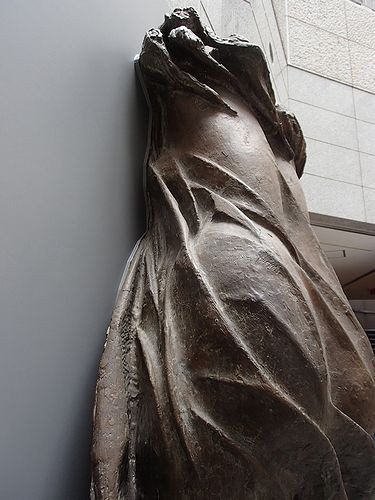 さいたま市浦和区常盤・埼玉県立近代美術館 地下一階で彫刻を観る : 新