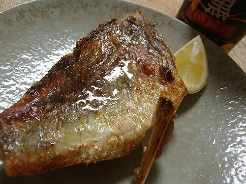 メバルの干物をつまむ 新 日々凡々 歩いて行こう