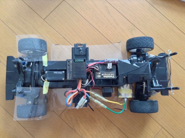 2021/10/3の作業：タミヤ TL-01のベアリングの取り付けと砂埃