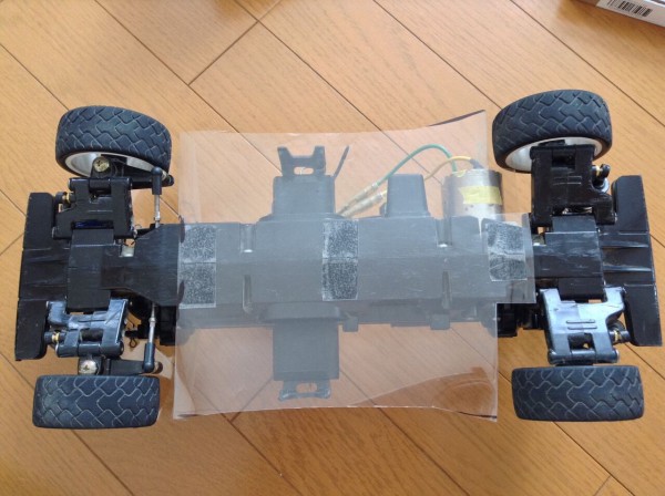 2021/10/3の作業：タミヤ TL-01のベアリングの取り付けと砂埃