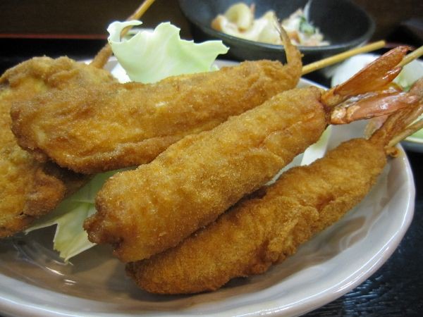 サックリ食感の熱々えび串ランチを楽しめるお店 夜は居酒屋 昼はランチがいただける串かつ屋さん 串かつ もぐらや 姫路市西二階町 姫路 グルメ 飲み喰いブログ男ビール塾