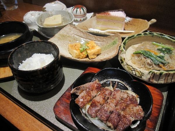 品数多いおかずを少しずつが嬉しい韓国日替わりランチが楽しめる お得なランチが女性に人気のお店 創作ダイニング花ひな 姫路市飾磨区 姫路グルメ 飲み喰いブログ男ビール塾