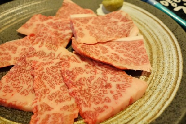 さしの入り具合バッチリの和牛カルビのランチを楽しめる 座敷 テーブルは半個室のファミリーも使いやすいお店 焼肉 十兵衛 揖保郡太子町 姫路グルメ 飲み喰いブログ男ビール塾