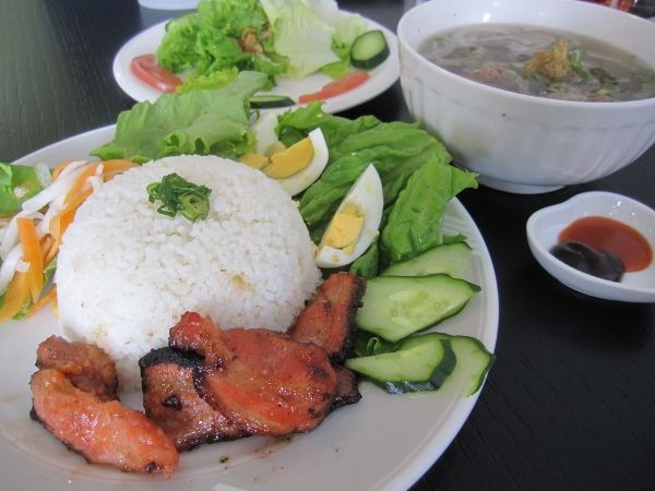 本場ベトナム料理の味をランチで気軽に楽しめる 日本人も親しみ易い本格的ベトナム料理のお店 フォンクエ 姫路市花田町 姫路 グルメ 飲み喰いブログ男ビール塾