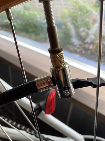 買ってみました 車にも自転車にも使える電動空気入れ 「ブラック