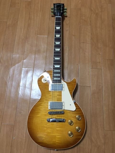 ヤマハ トップはスプルース単板の1962年貴重なビンテージ
