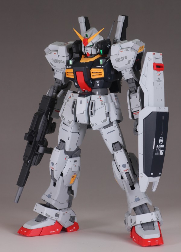 ガンプラ HG 赤いガンダム全塗装完成品 ガンダムマークII エウーゴカラー ガンプラ HG 赤いガンダム全塗装完成品 ガンダムマークII