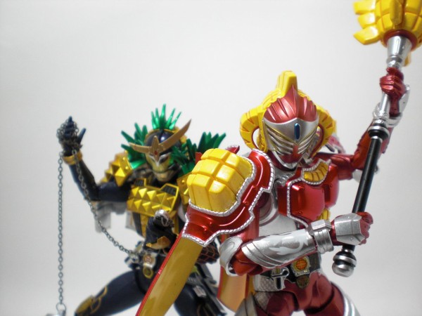 S.H.Figuarts 仮面ライダー鎧武パインアームズ＆仮面ライダーバロン