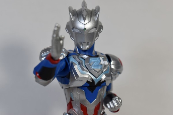 S.H.Figuarts ウルトラマンゼット アルファエッジ レビュー : HERO