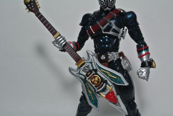 S.H.Figuarts 仮面ライダー轟鬼（真骨彫製法） レビュー : ハニワの