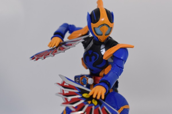 魂ウェブ商店】S.H.Figuarts 仮面ライダー ジャンヌ コブラゲノム