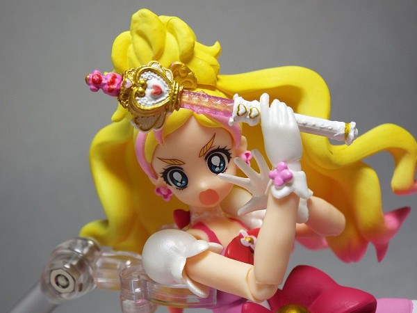 S.H.Figuarts キュアフローラ」で遊んでみた : 日々是迷走中
