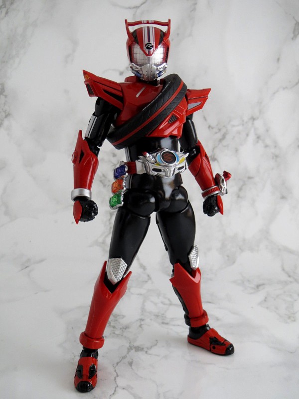 S H Figuarts 仮面ライダードライブ タイプスピード で遊んでみた 日々是迷走中 底辺の道を往く