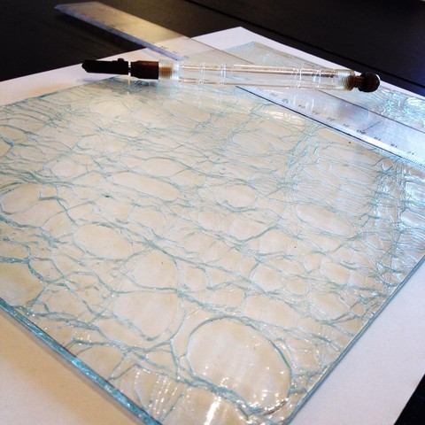 水面に浮かぶドラゴンの鱗のような ガラスのジュエリートレイ Yukine デザイナー響ともみのお仕事日記 At 仙台
