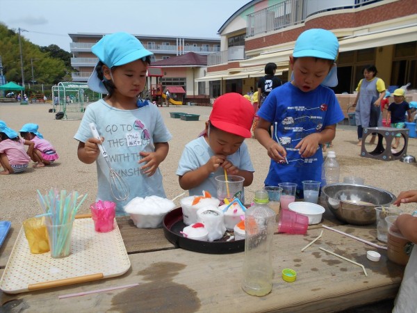 泡あそび 色水あそび 子育てセンターひだまり保育園部のブログ