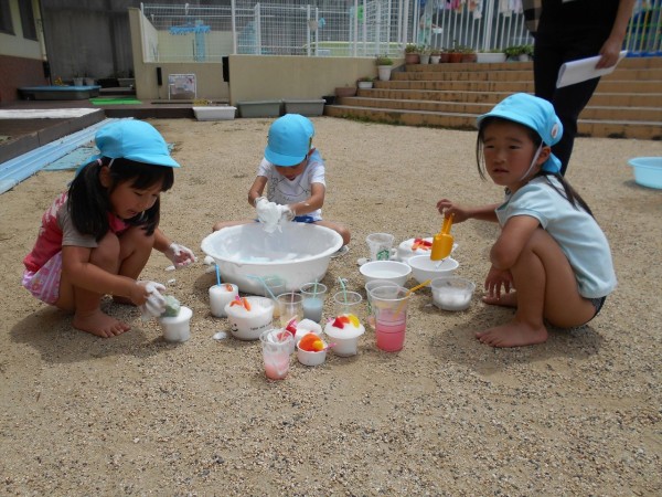 泡あそび 色水あそび 子育てセンターひだまり保育園部のブログ