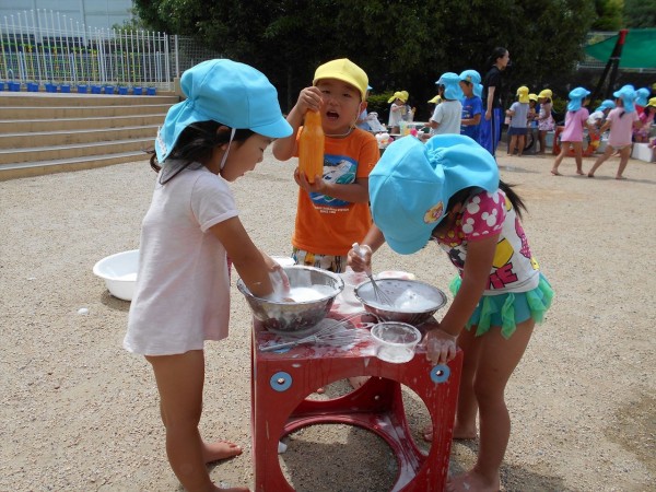 泡あそび 色水あそび 子育てセンターひだまり保育園部のブログ