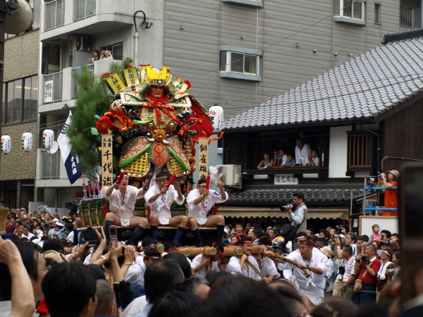 博多祇園山笠でふんどし少女の尻撮影 福岡県職員 ３５ を懲戒処分 なんたこす