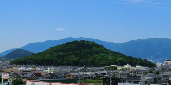 コラム157 春過ぎて 夏きたるらし 白妙の 衣ほしたり 天の香具山の謎 Magical Mystery Nara Tour