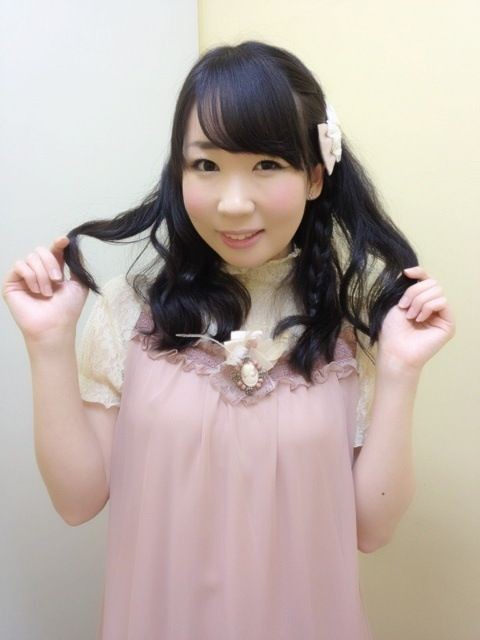 声優 佐々木未来 可愛い 大人の色気増量 深紅の口紅 のみころん 飲み物飲んでるハニカミみころんも アニメ