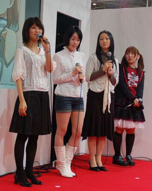 声優 後藤沙緒里 むっちり健康的 で 美しい太もも のしゃおり ホットパンツ 椅子の上で体育座りしてる美人しゃおり アニメ