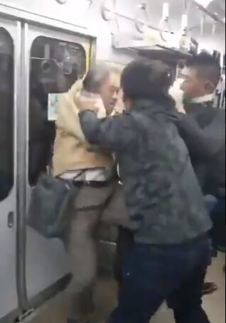 悲報 老害とおっさん 電車内で大喧嘩してしまうwwwwwwwww ヒマをもてあました神々のまとめ