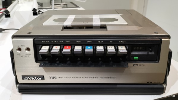 1978/昭和53/Victor/HR-4100/世界初のポータブルビデオレコーダー/VHS/デッキ部はCV-G70とのコンビ/HR-3300と同時期/  : Extinct Media Museum：絶滅メディア博物館